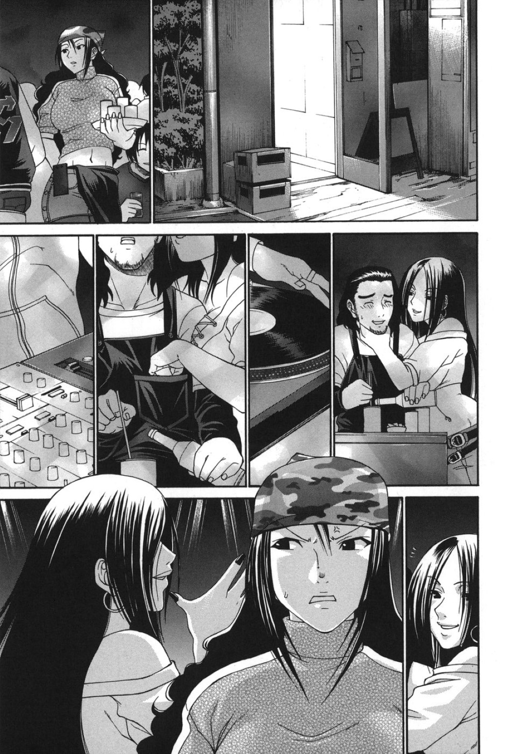 【エロ漫画】【エロ漫画】マスターにおねだりする女ミュージシャン…エロ下着で誘惑してフェラでご奉仕すると目隠しされ吊るされドＭ調教で中出しされちゃう【チバトシロウ：裏腹】